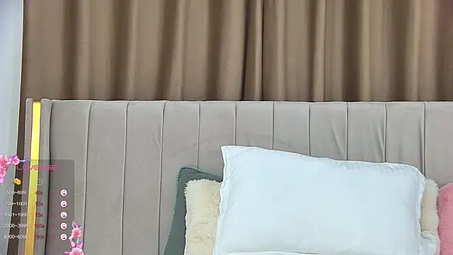 EmilyNovaa online show from 17, 5, 2026