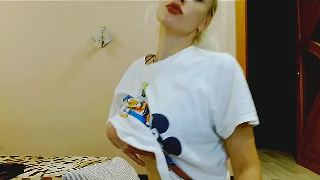 Snapshot of SatinQueen90 chatting on 17, 9, 2025 SatinQueen90 online show from 17, 9, 2025