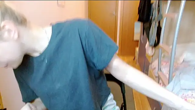 Snapshot of SatinQueen90 chatting on 18, 11, 2025 SatinQueen90 online show from 18, 11, 2025