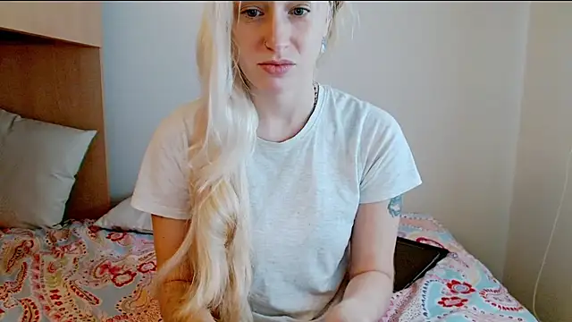 Snapshot of SatinQueen90 chatting on 2, 12, 2025 SatinQueen90 online show from 2, 12, 2025