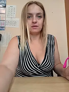 Ami Foxy online show from 5, 8, 2026