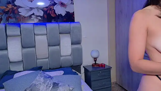 Snapshot of saramikaelson chatting on 12, 9, 2025 saramikaelson online show from 12, 9, 2025