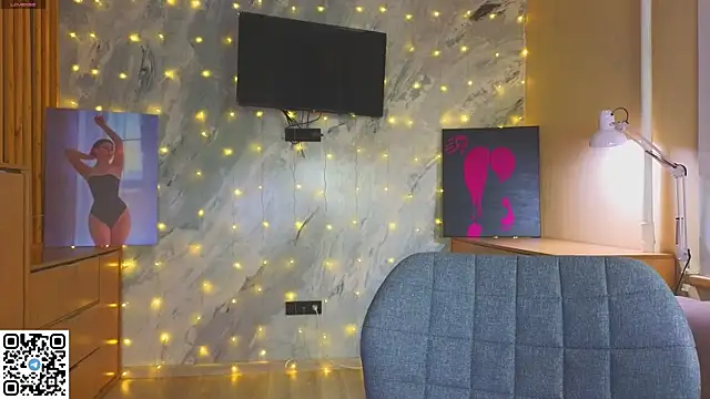 Snapshot of miss_bubbles_ chatting on 16, 12, 2025 miss bubbles online show from 16, 12, 2025