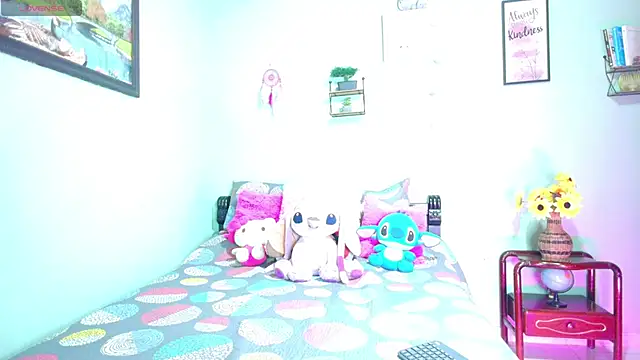 Snapshot of angelic_coral chatting on 8, 11, 2025 angelic coral online show from 8, 11, 2025