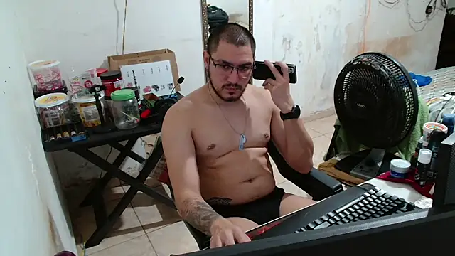 Snapshot of Leonino231 chatting on 7, 10, 2025 Leonino231 online show from 7, 10, 2025
