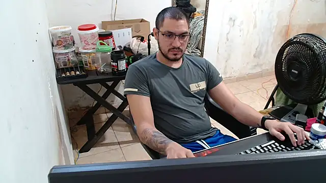 Snapshot of Leonino231 chatting on 10, 10, 2025 Leonino231 online show from 10, 10, 2025