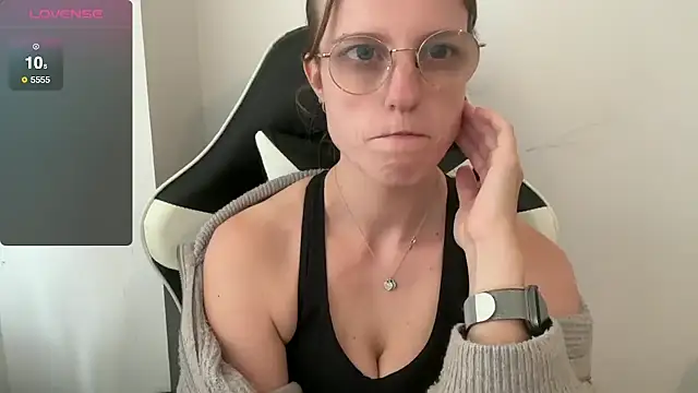 BustyKellyXXX online show from 15, 10, 2025