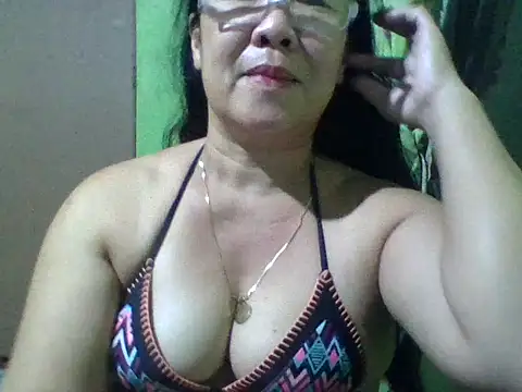 Snapshot of mommasexy29 chatting on 8, 2, 2026 mommasexy29 online show from 8, 2, 2026