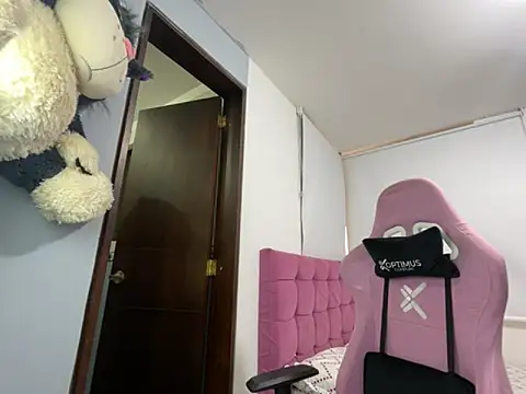 Snapshot of lucy_grey25 chatting on 10, 9, 2025 lucy grey25 online show from 10, 9, 2025