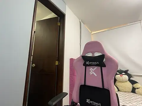 Snapshot of lucy_grey25 chatting on 23, 9, 2025 lucy grey25 online show from 23, 9, 2025