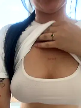 Snapshot of lucy_grey25 chatting on 8, 11, 2025 lucy grey25 online show from 8, 11, 2025