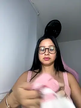 Snapshot of lucy_grey25 chatting on 14, 11, 2025 lucy grey25 online show from 14, 11, 2025