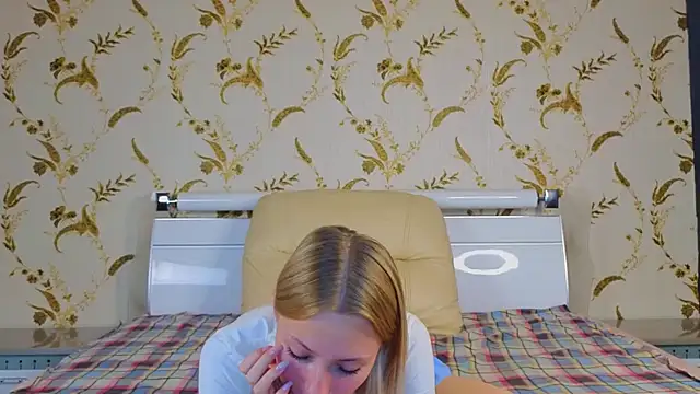 Snapshot of KatieFoulk chatting on 17, 10, 2025 KatieFoulk online show from 17, 10, 2025