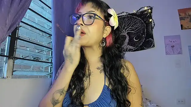 Snapshot of Sweet_mim_ chatting on 18, 12, 2025 Sweet mim online show from 18, 12, 2025