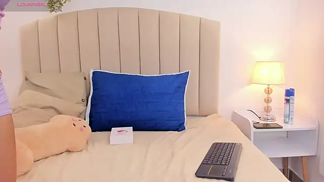 Snapshot of Rachel_Donnelly chatting on 7, 11, 2025 Rachel Donnelly online show from 7, 11, 2025