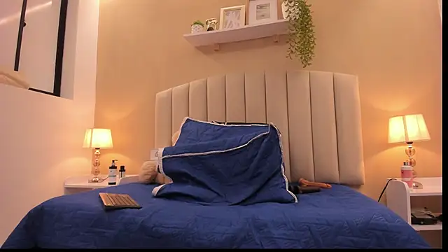 Snapshot of Rachel_Donnelly chatting on 21, 11, 2025 Rachel Donnelly online show from 21, 11, 2025