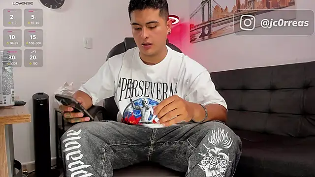 Snapshot of _Juanes chatting on 25, 10, 2025 Juanes online show from 25, 10, 2025