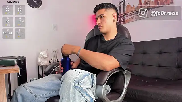 Snapshot of _Juanes chatting on 12, 11, 2025 Juanes online show from 12, 11, 2025