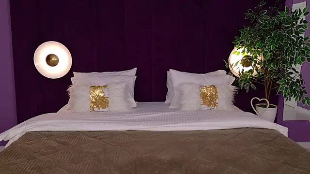 NoraHaynes online show from 17, 11, 2025