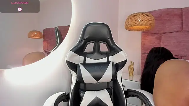 Snapshot of dani_velvet chatting on 30, 10, 2025 dani velvet online show from 30, 10, 2025