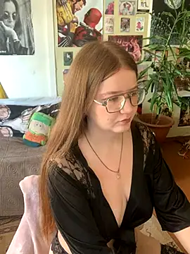 Snapshot of Sienna-Cow chatting on 10, 9, 2025 Sienna-Cow online show from 10, 9, 2025