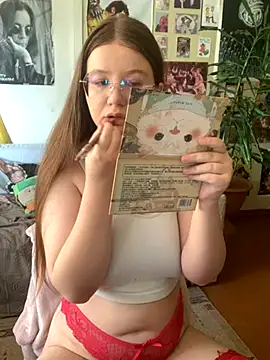 Snapshot of Sienna-Cow chatting on 11, 9, 2025 Sienna-Cow online show from 11, 9, 2025