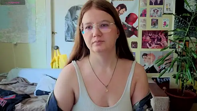 Snapshot of Sienna-Cow chatting on 16, 9, 2025 Sienna-Cow online show from 16, 9, 2025