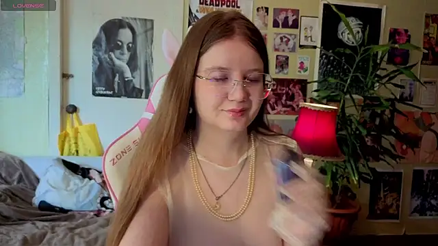 Snapshot of Sienna-Cow chatting on 19, 9, 2025 Sienna-Cow online show from 19, 9, 2025