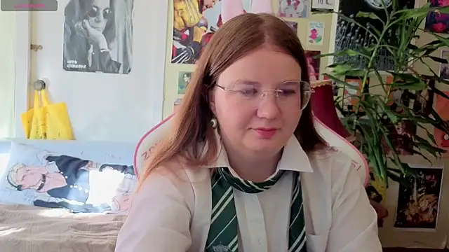 Snapshot of Sienna-Cow chatting on 1, 10, 2025 Sienna-Cow online show from 1, 10, 2025