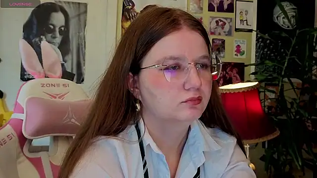 Snapshot of Sienna-Cow chatting on 7, 10, 2025 Sienna-Cow online show from 7, 10, 2025