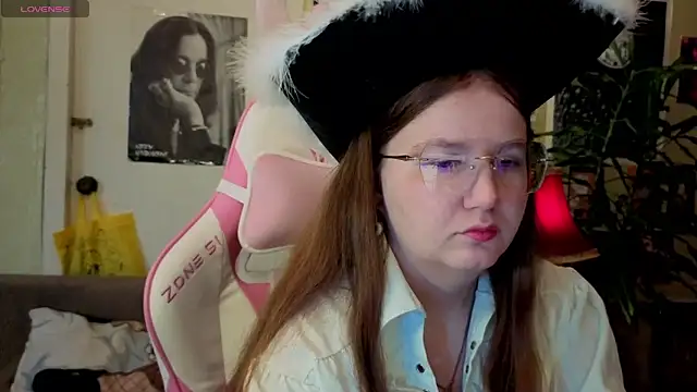 Snapshot of Sienna-Cow chatting on 8, 10, 2025 Sienna-Cow online show from 8, 10, 2025