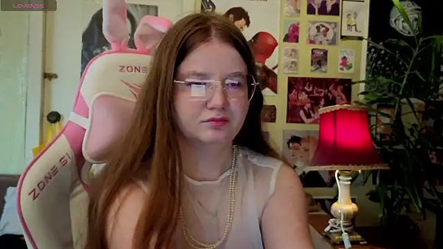 Snapshot of Sienna-Cow chatting on 10, 10, 2025 Sienna-Cow online show from 10, 10, 2025