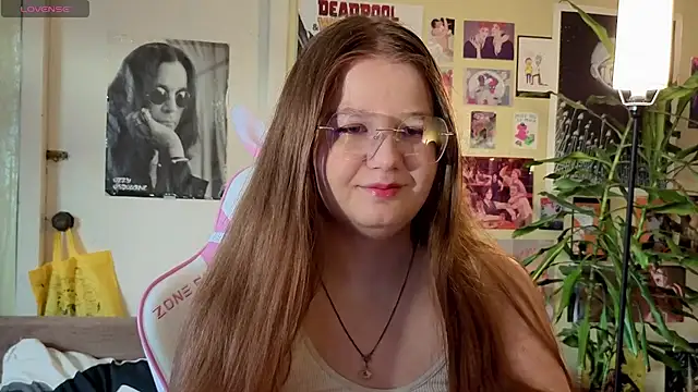 Snapshot of Sienna-Cow chatting on 18, 10, 2025 Sienna-Cow online show from 18, 10, 2025