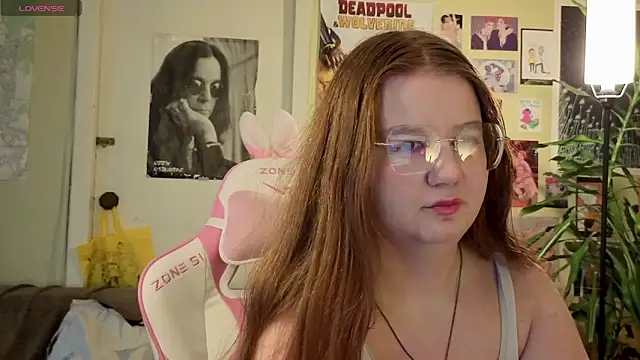 Snapshot of Sienna-Cow chatting on 22, 10, 2025 Sienna-Cow online show from 22, 10, 2025