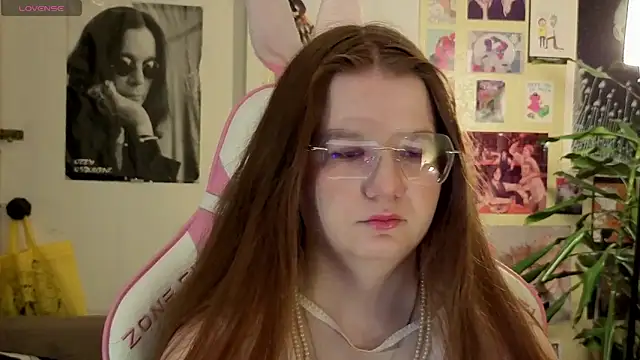 Snapshot of Sienna-Cow chatting on 25, 10, 2025 Sienna-Cow online show from 25, 10, 2025