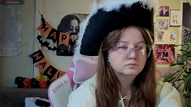 Snapshot of Sienna-Cow chatting on 28, 10, 2025 Sienna-Cow online show from 28, 10, 2025