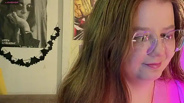 Snapshot of Sienna-Cow chatting on 5, 11, 2025 Sienna-Cow online show from 5, 11, 2025