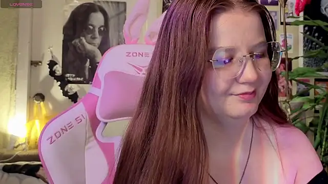 Snapshot of Sienna-Cow chatting on 7, 11, 2025 Sienna-Cow online show from 7, 11, 2025