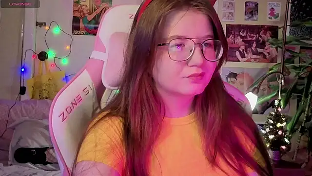 Snapshot of Sienna-Cow chatting on 22, 12, 2025 Sienna-Cow online show from 22, 12, 2025