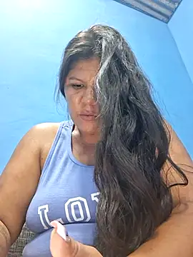 Snapshot of hotmom33 chatting on 18, 10, 2025 hotmom33 online show from 18, 10, 2025
