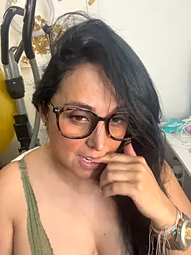 Snapshot of hotadhara01 chatting on 17, 10, 2025 hotadhara01 online show from 17, 10, 2025