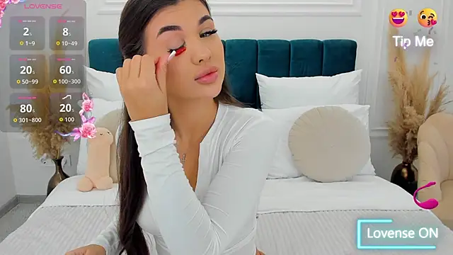 Snapshot of MonCarla chatting on 13, 10, 2025 MonCarla online show from 13, 10, 2025