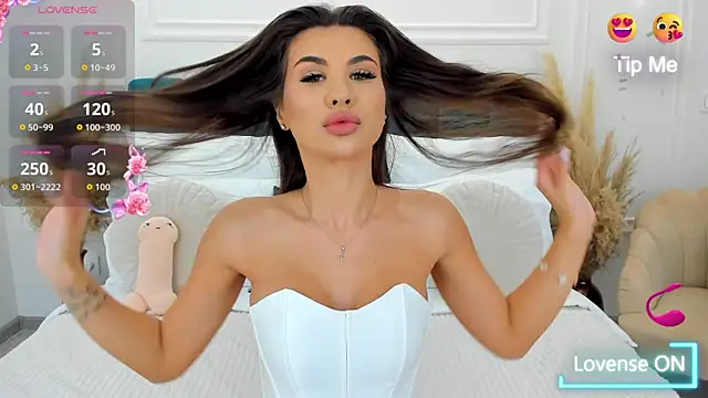 Snapshot of MonCarla chatting on 28, 11, 2025 MonCarla online show from 28, 11, 2025