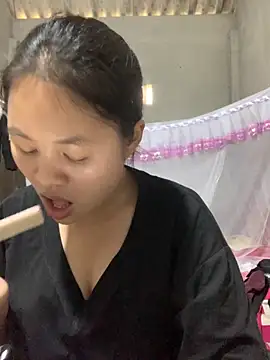 Snapshot of NhuFox chatting on 9, 10, 2025 NhuFox online show from 9, 10, 2025