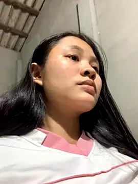 Snapshot of NhuFox chatting on 19, 10, 2025 NhuFox online show from 19, 10, 2025