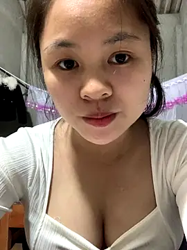 Snapshot of NhuFox chatting on 2, 11, 2025 NhuFox online show from 2, 11, 2025