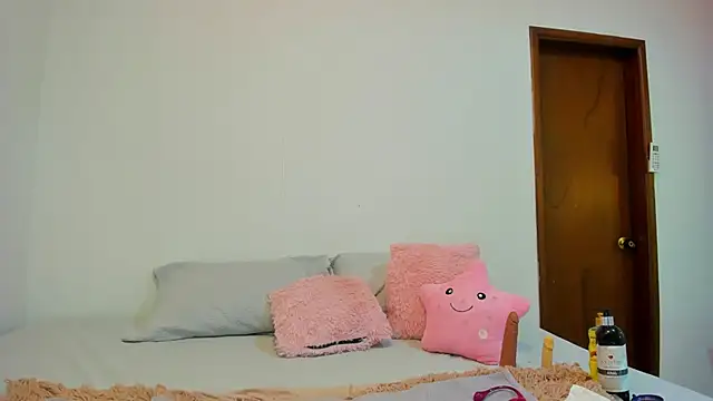 MiiaLane online show from 17, 9, 2025