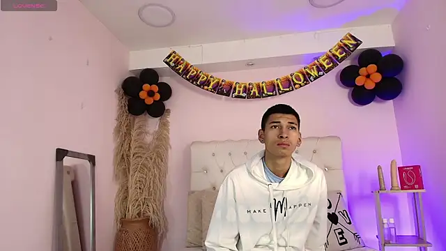 Snapshot of AmelieAndAce chatting on 29, 10, 2025 AmelieAndAce online show from 29, 10, 2025