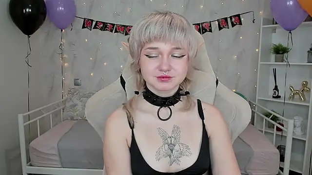 Tori Cutie online show from 26, 10, 2025