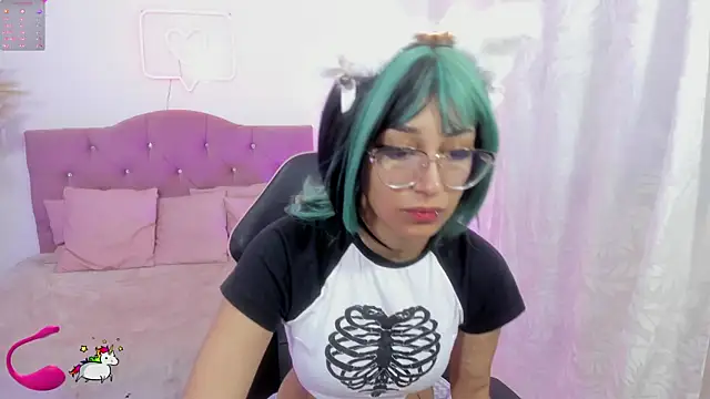 HANNI TAY online show from 25, 11, 2025